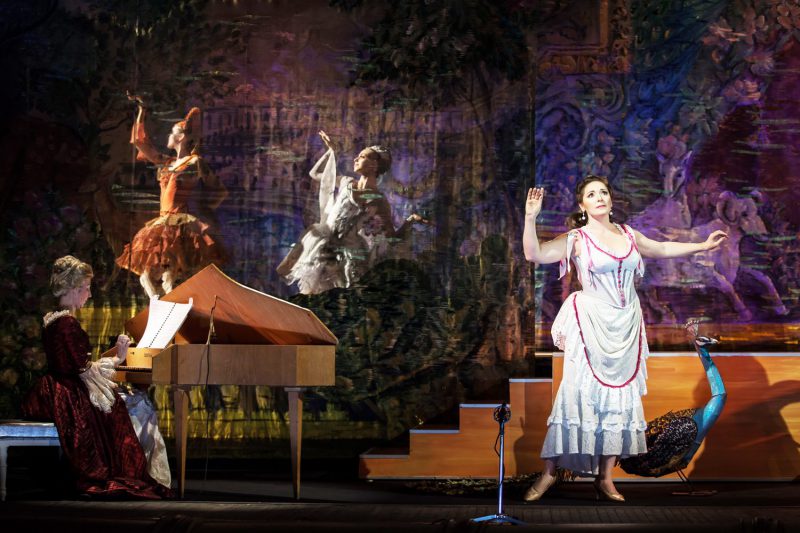 Служниця пані