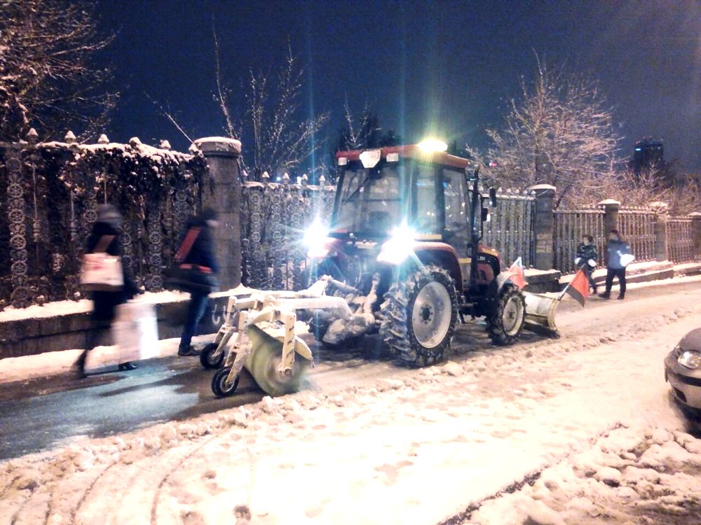 сніг трактор