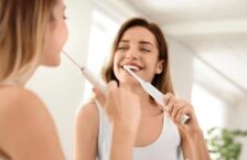 Как правильно пользоваться электрической зубной щеткой