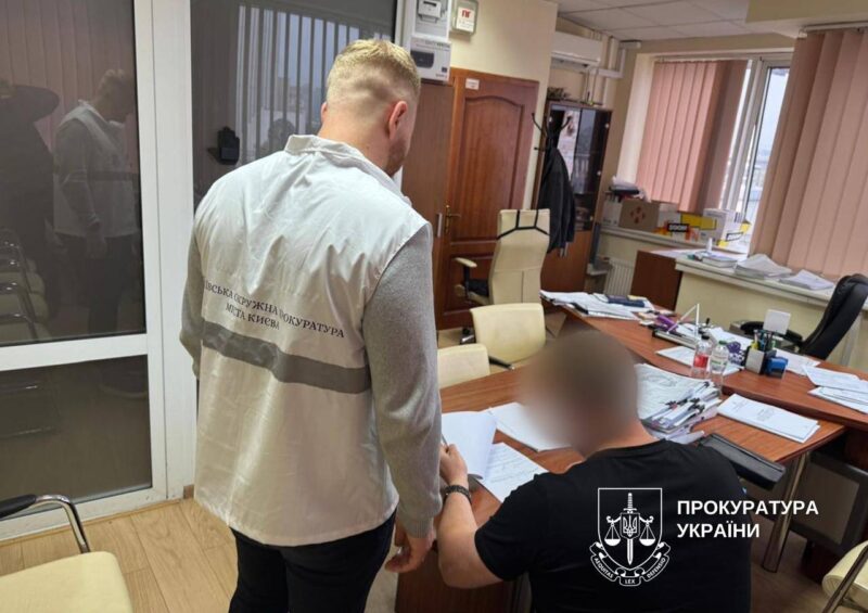 Прокуратура звинувачує посадовця Голосіївської РДА