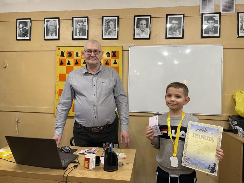 Олександр Іванович Рибченко - добре відомий у Києві дитячий шаховий тренер