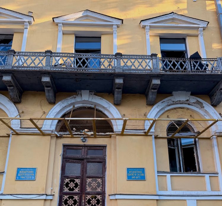 пошкоджено будівлю палацу МЦКМ
